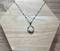 Collier argenté pendentif rond 16 mm Oeil de Sainte-Lucie avec chaîne à perles bleues