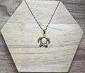 Collier doré pendentif tortue Oeil de Sainte-Lucie avec chaîne dorée torsadée sans perles